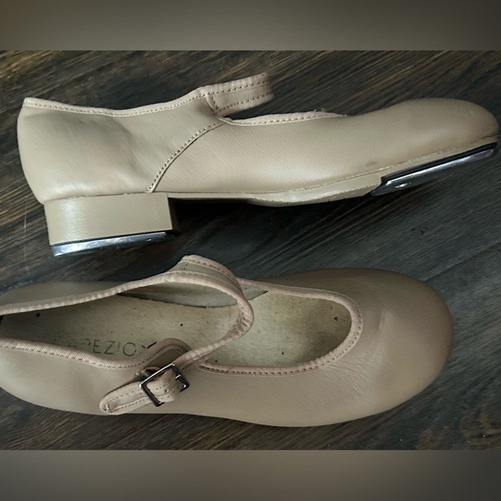 CAPEZIO beige heeled Tap shoe size 6M
